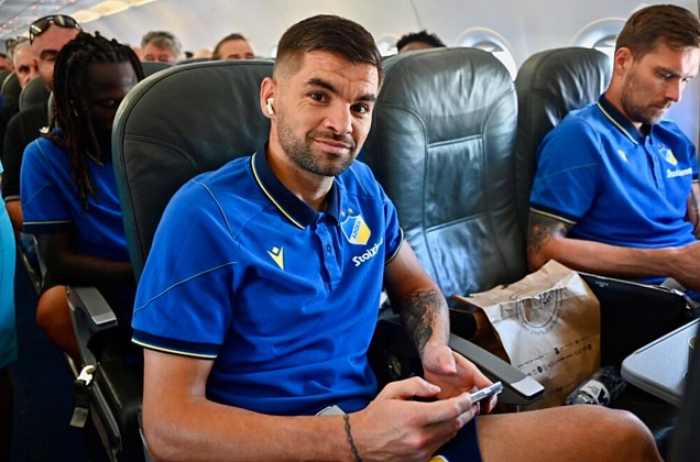 Chuyến bay của Apoel Nicosia FC gặp sự cố và bị trì hoãn vài giờ.