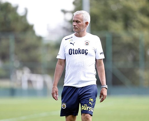 Jose Mourinho: "Chúng tôi phải liều lĩnh tấn công bất chấp bị thủng lưới".