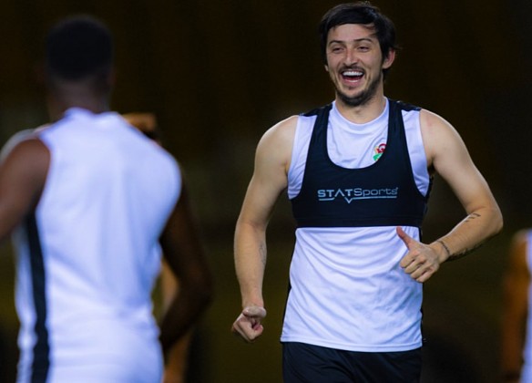 Tân binh của Shabab Al-Ahli Club nổ súng ngay trong trận ra mắt.